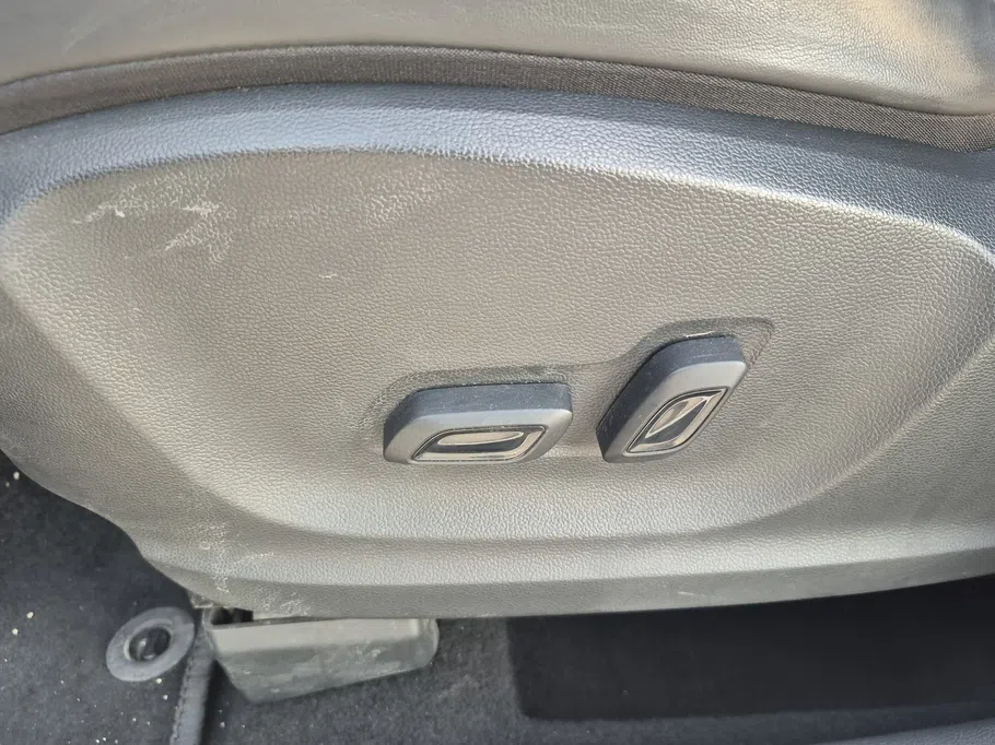 2024 MG ZS LUX 