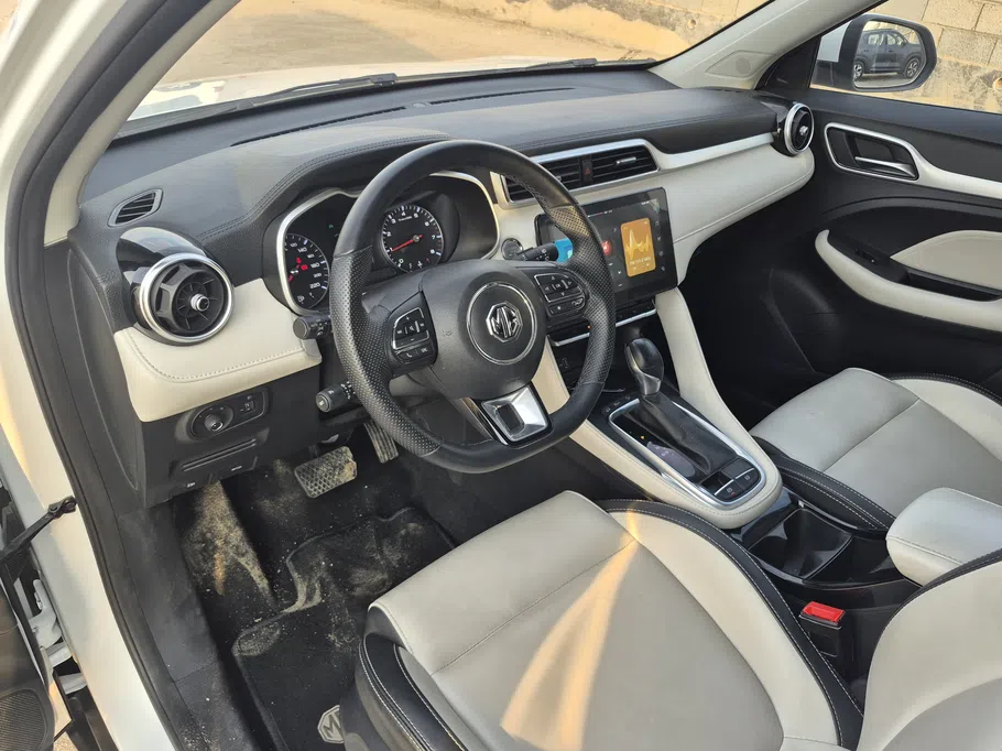 2024 MG ZS LUX 