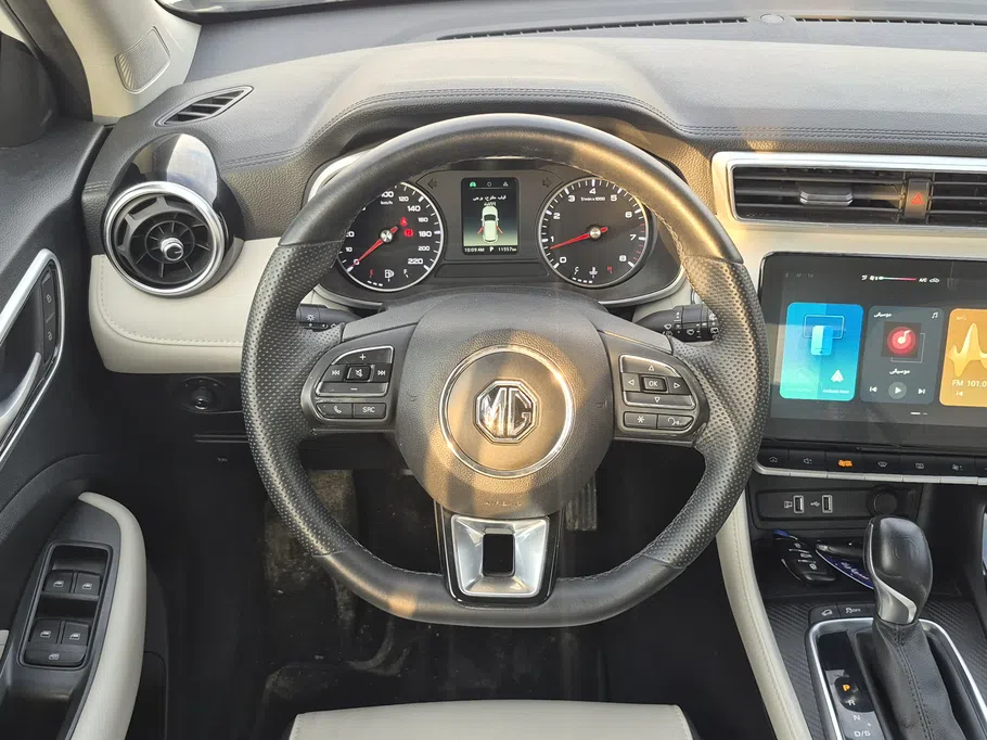2024 MG ZS LUX 