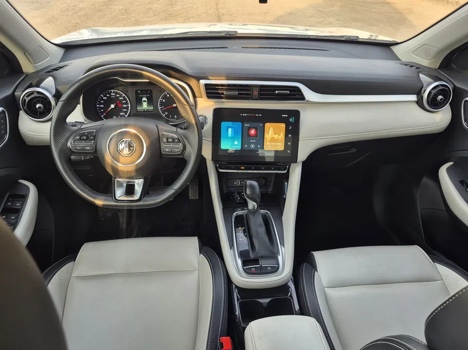 2024 MG ZS LUX 