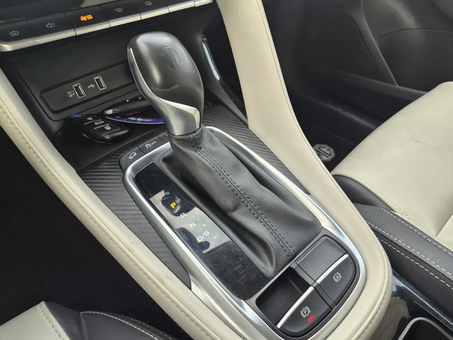 2024 MG ZS LUX 