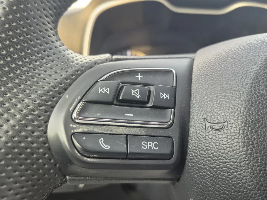 2024 MG ZS LUX 