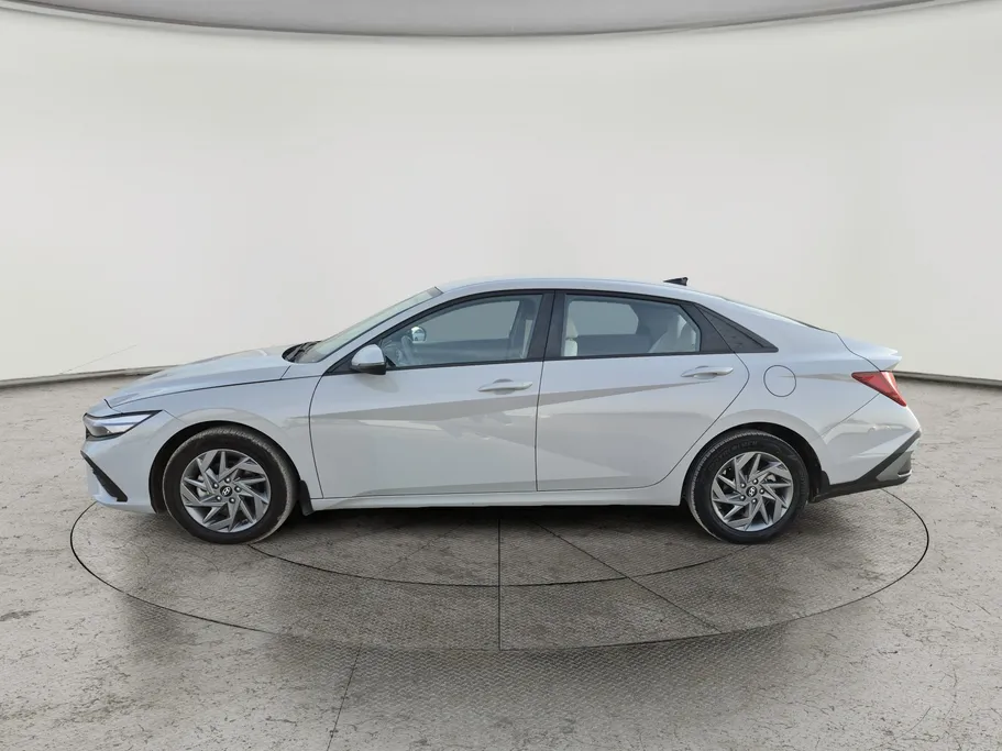 2024 Hyundai Elantra Smart 