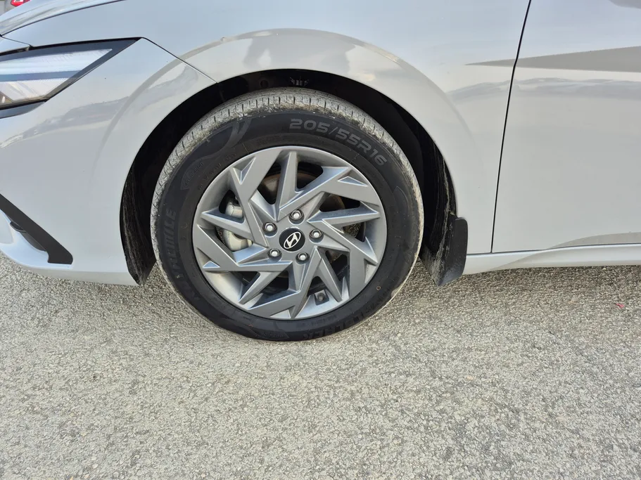 2024 Hyundai Elantra Smart 