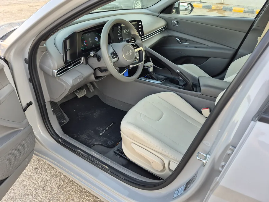 2024 Hyundai Elantra Smart 