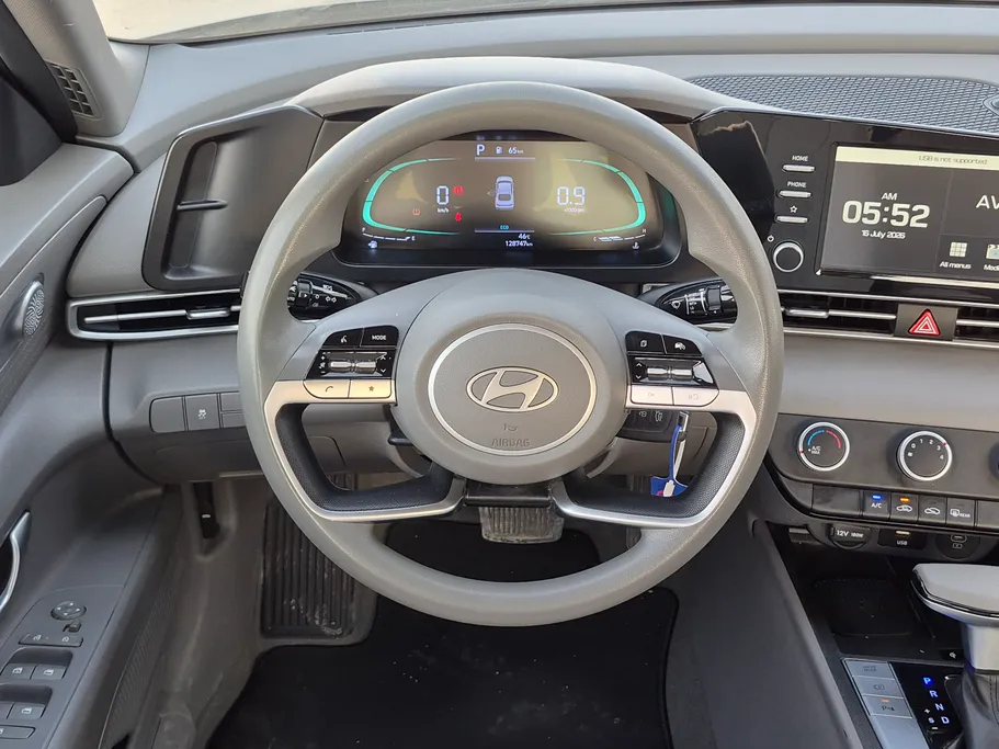 2024 Hyundai Elantra Smart 
