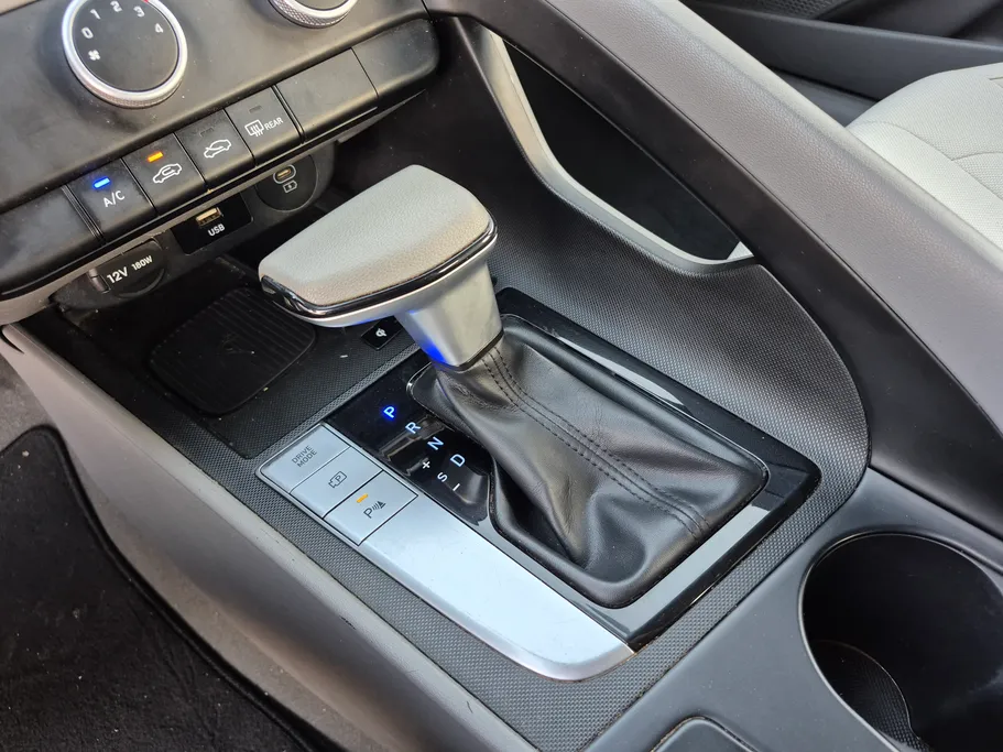 2024 Hyundai Elantra Smart 