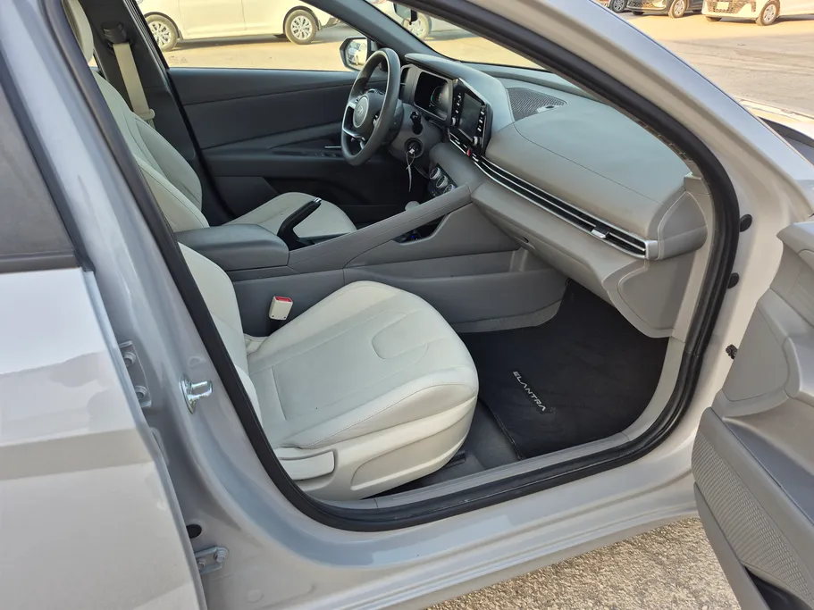2024 Hyundai Elantra Smart 