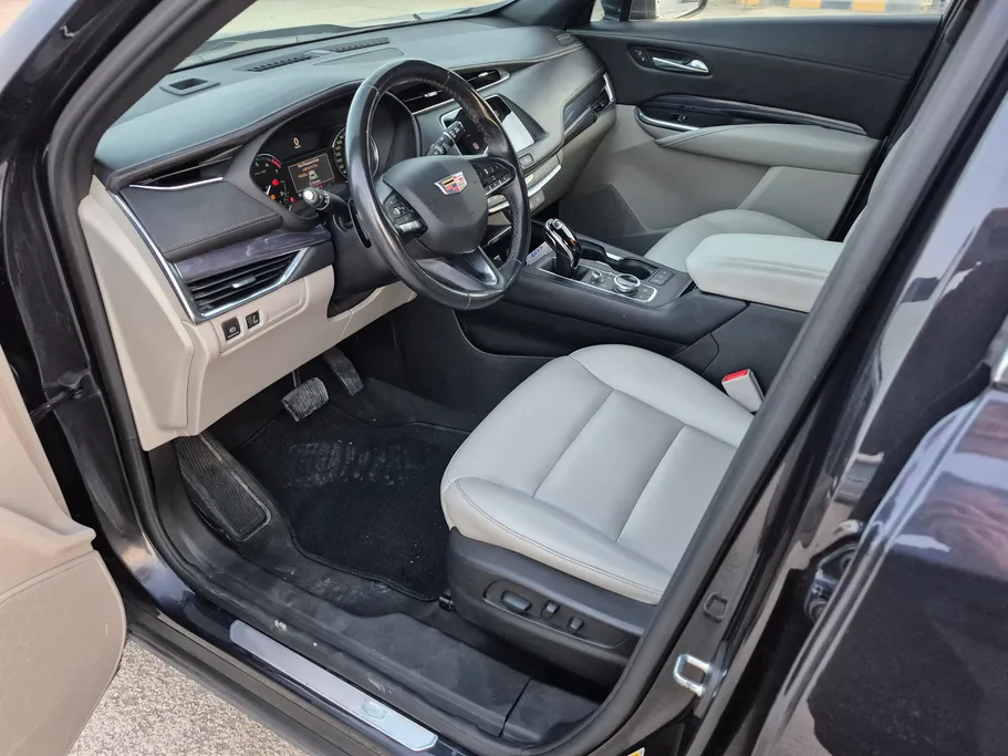 2023 Cadillac XT4 Luxury 