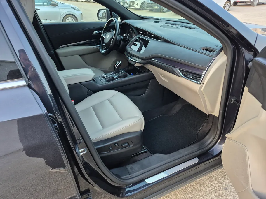 2023 Cadillac XT4 Luxury 