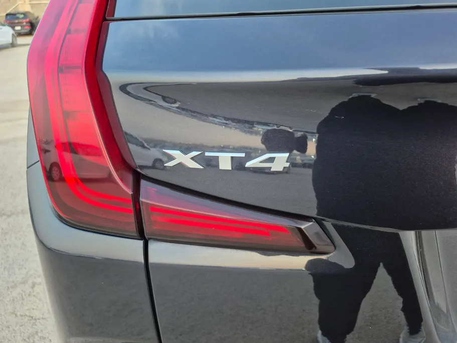 2023 Cadillac XT4 Luxury 