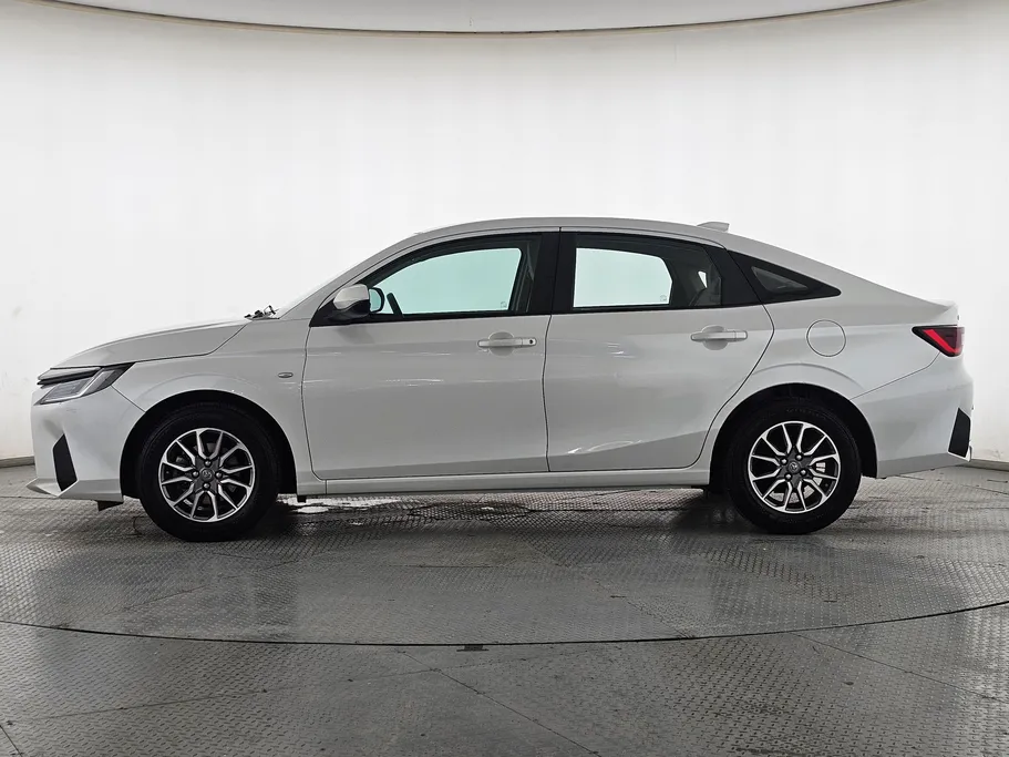 2024 Toyota Yaris  Y 