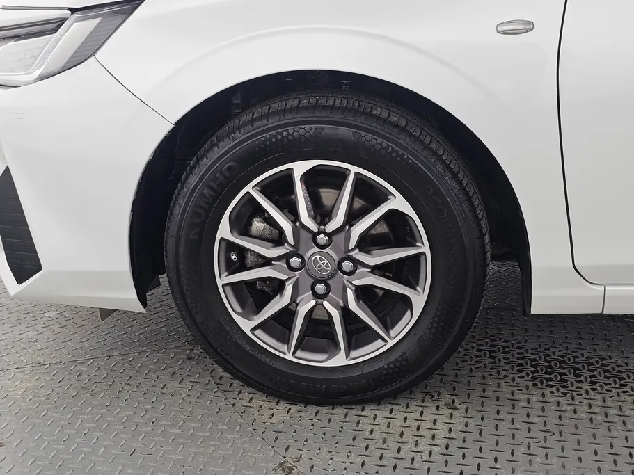 2024 Toyota Yaris  Y 