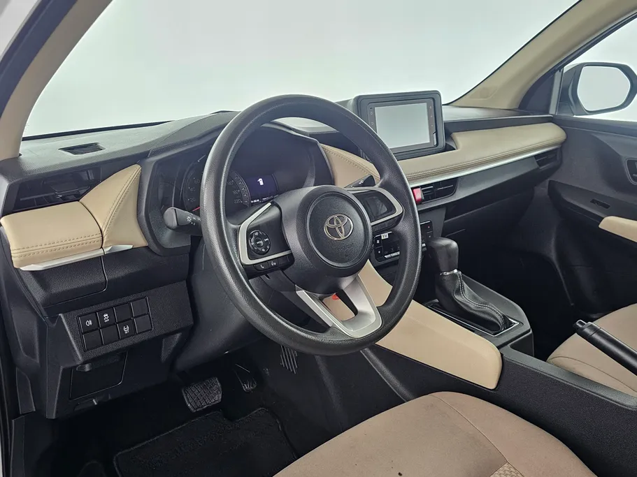 2024 Toyota Yaris  Y 