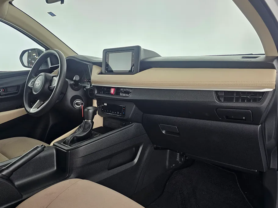 2024 Toyota Yaris  Y 