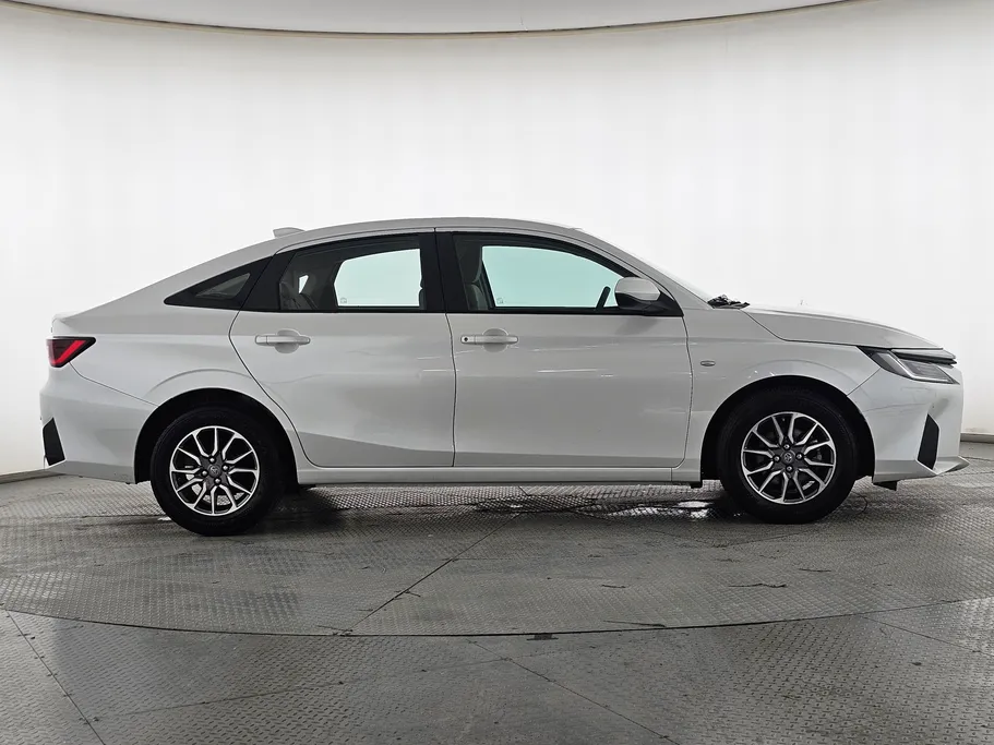 2024 Toyota Yaris  Y 