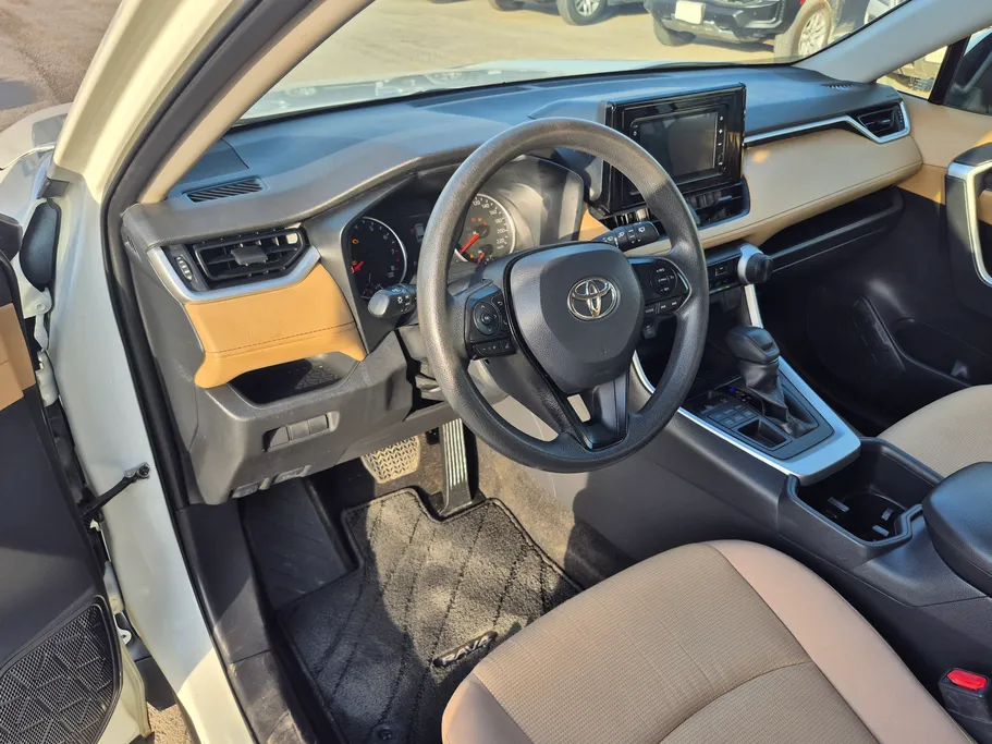 2022 Toyota RAV4 LE 