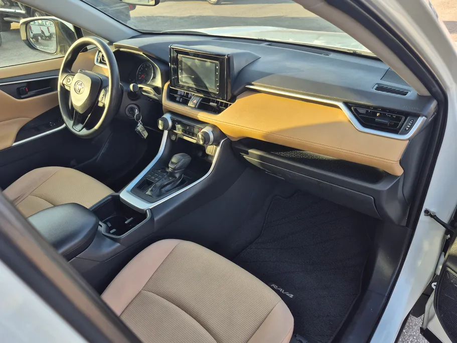 2022 Toyota RAV4 LE 