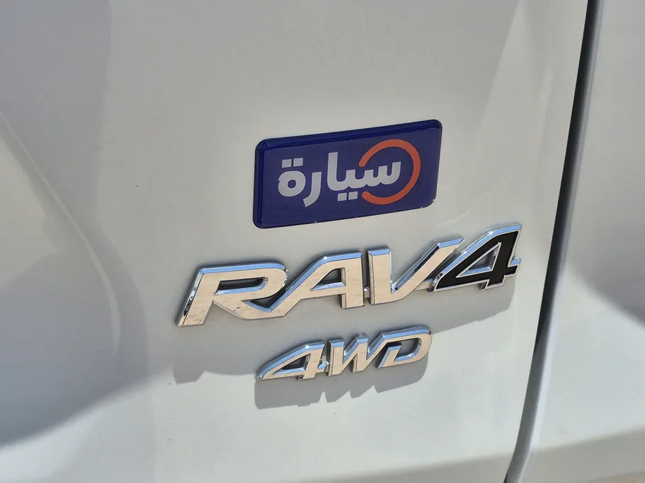 تويوتا راف فور LE 2024 
