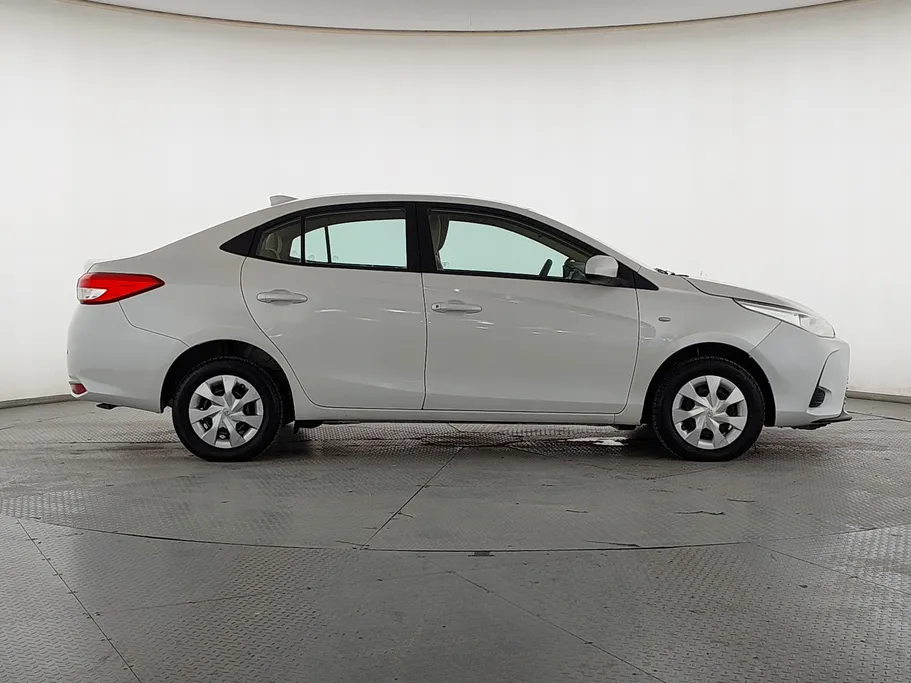 2021 Toyota Yaris  Y 