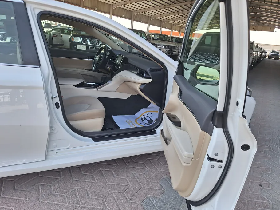 تويوتا كامري LE 2023 