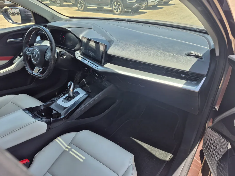 2023 MG GT LUX 