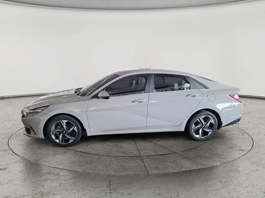 2023 Hyundai Elantra Smart Plus 