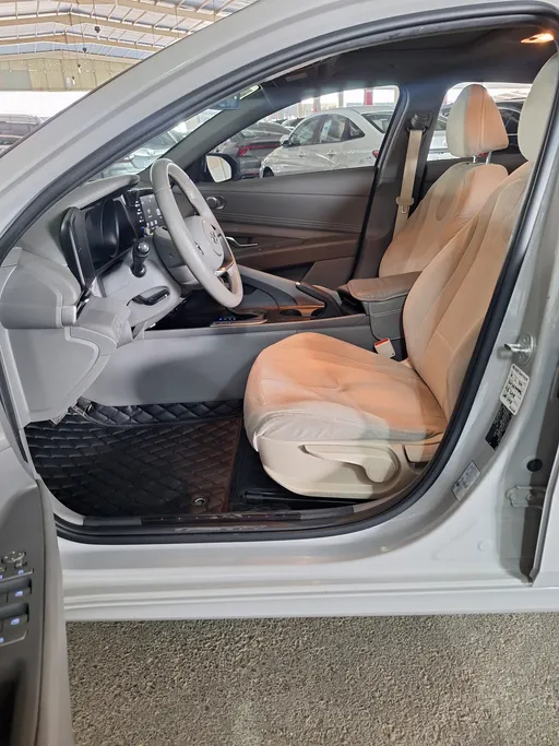 2023 Hyundai Elantra Smart Plus 