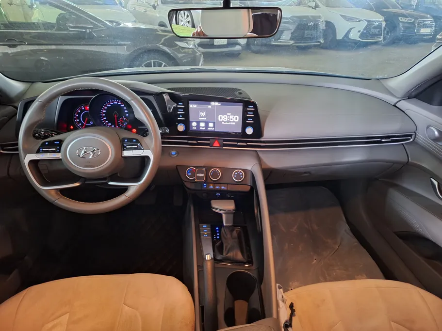 2023 Hyundai Elantra Smart Plus 