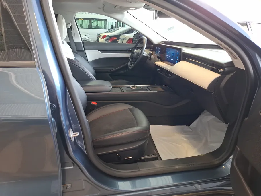 2023 Ford Taurus Trend 