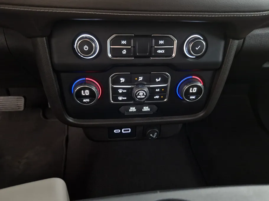 2024 Chevrolet Suburban LS 