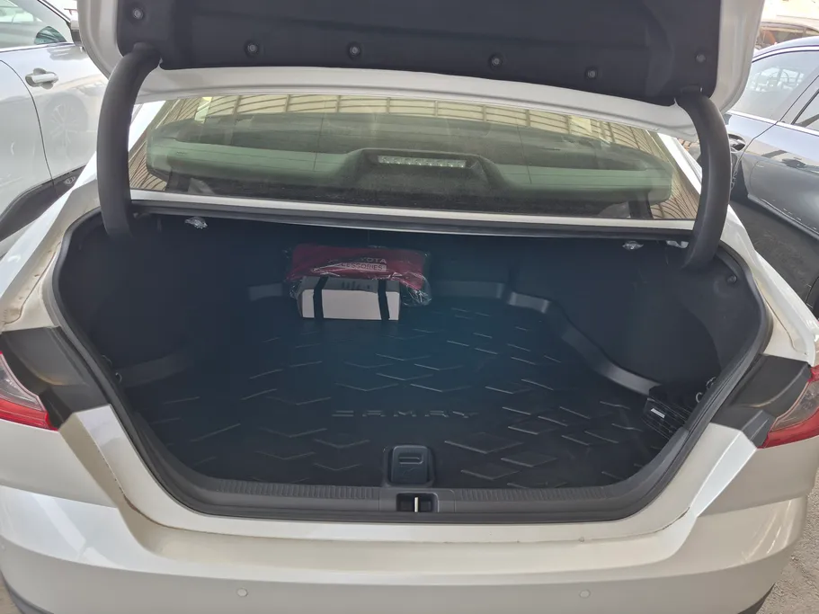 2025 Toyota Camry  LE HEV 