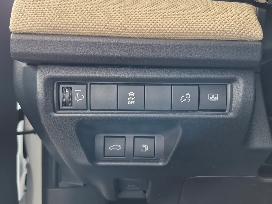 2025 Toyota Camry  LE HEV 