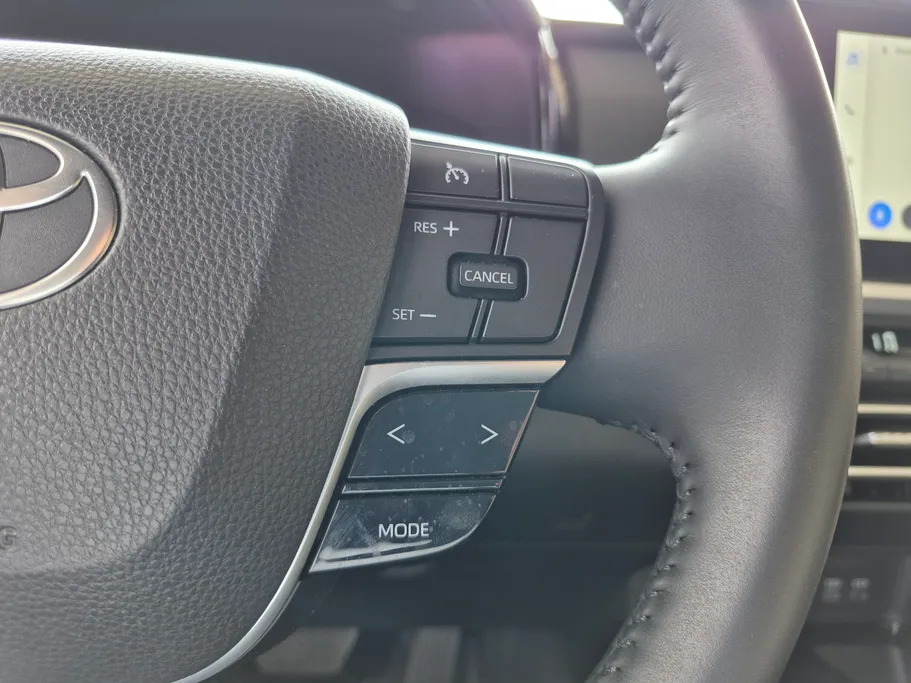 2025 Toyota Camry  LE HEV 