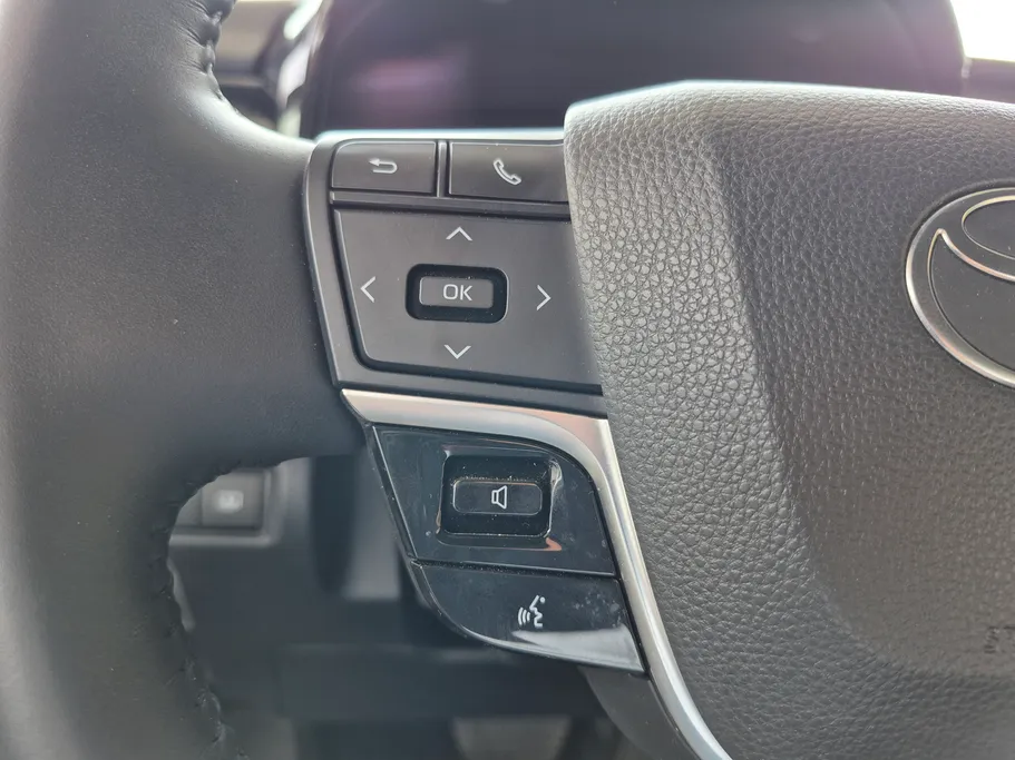 2025 Toyota Camry  LE HEV 