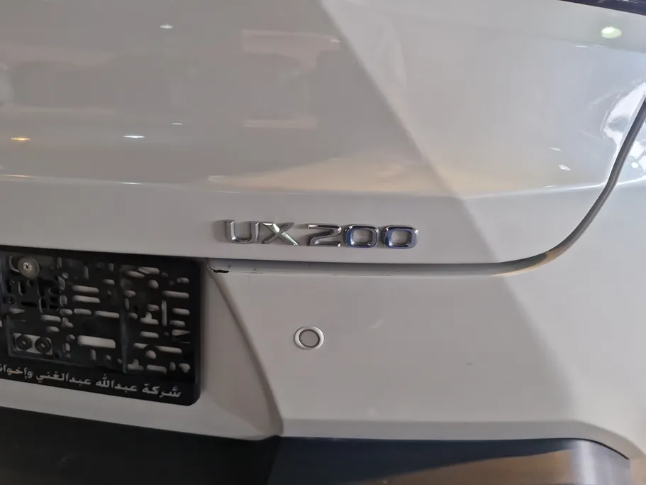 لكزس UX 200 2023 