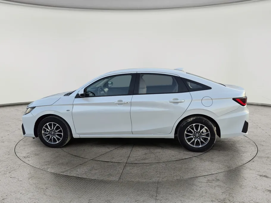 2024 Toyota Yaris  Y 