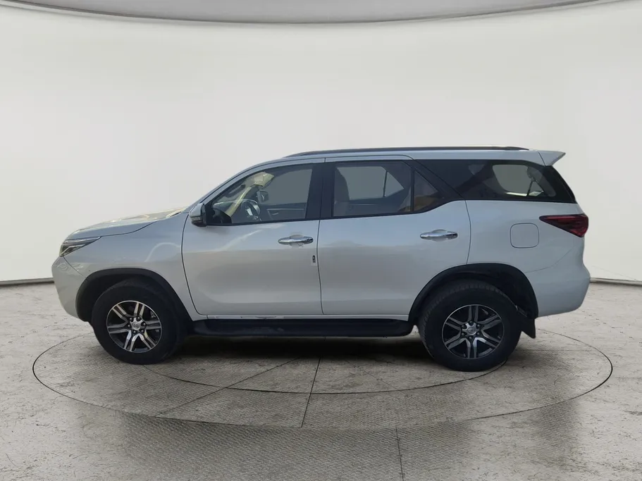 2023 Toyota Fortuner VX 