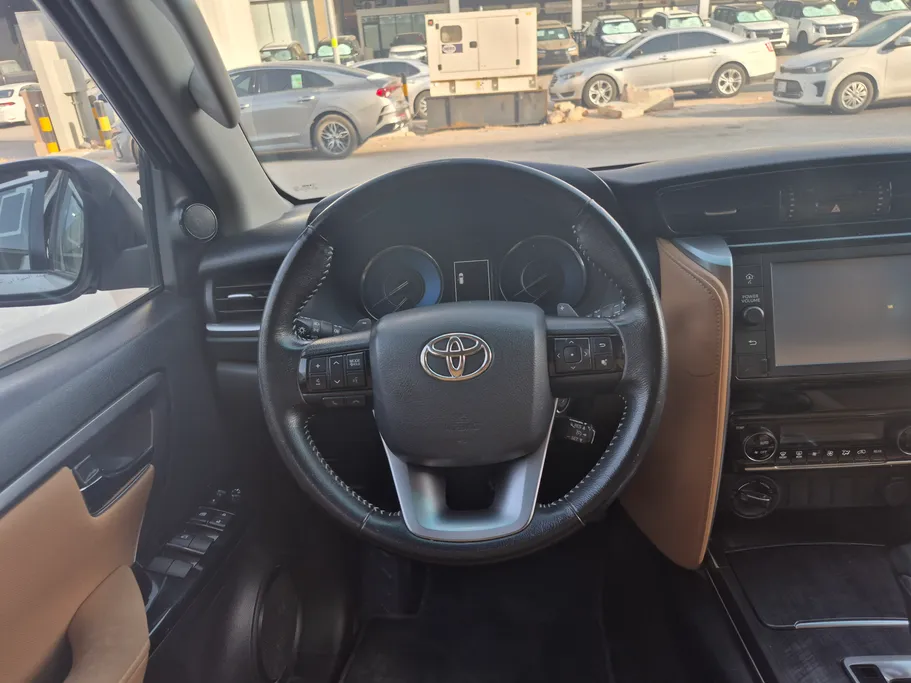 2023 Toyota Fortuner VX 