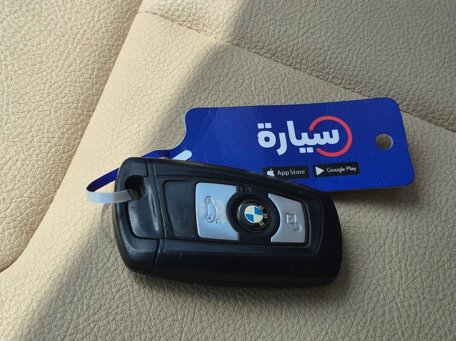 بي ام دبليو الفئة الثالثة 320i  2018 