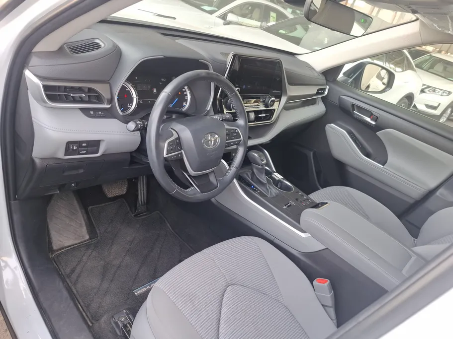 2023 Toyota Highlander GLE 