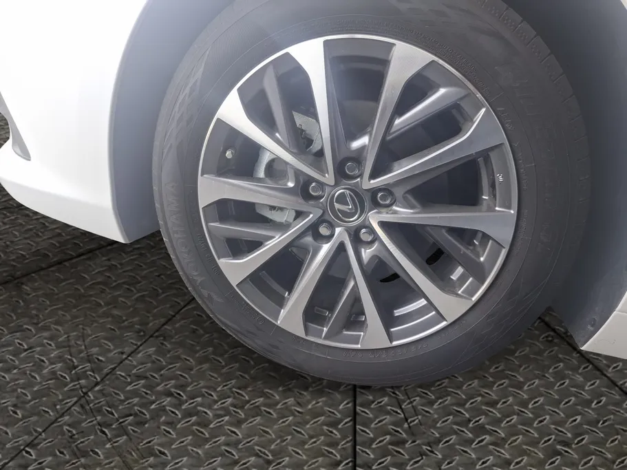 2025 Lexus ES 300 H 