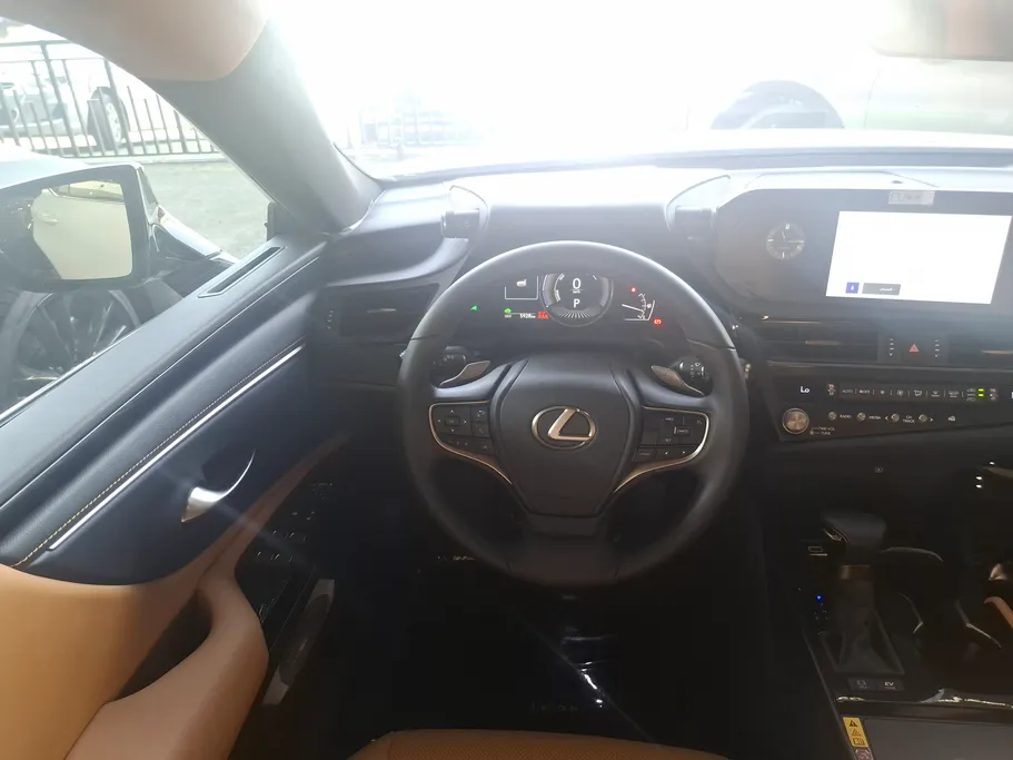 2025 Lexus ES 300 H 