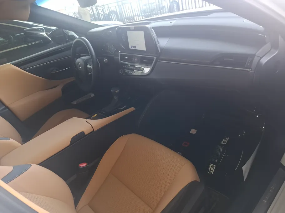 2025 Lexus ES 300 H 