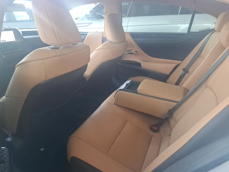 2025 Lexus ES 300 H 
