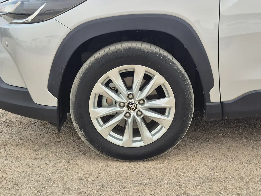 2024 Toyota Corolla Cross XLE HEV 