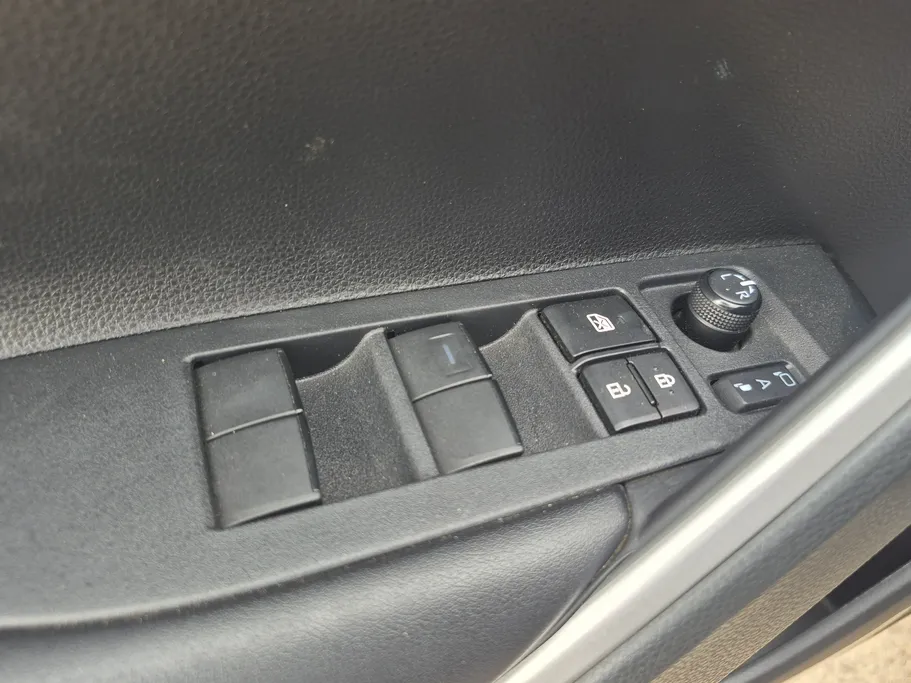 2024 Toyota Corolla Cross XLE HEV 