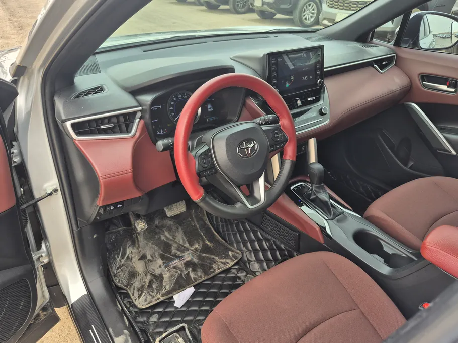 2024 Toyota Corolla Cross XLE HEV 