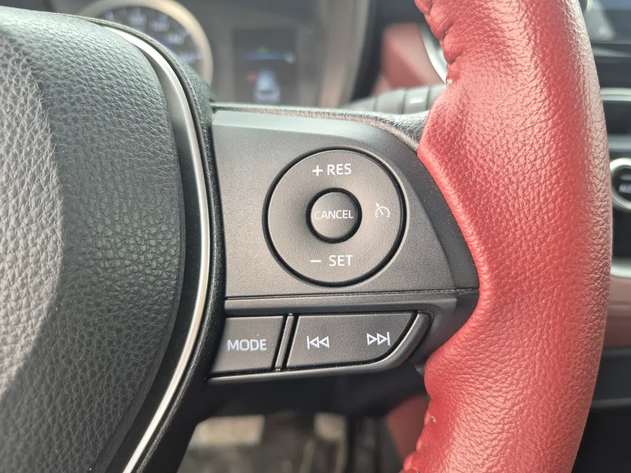 2024 Toyota Corolla Cross XLE HEV 