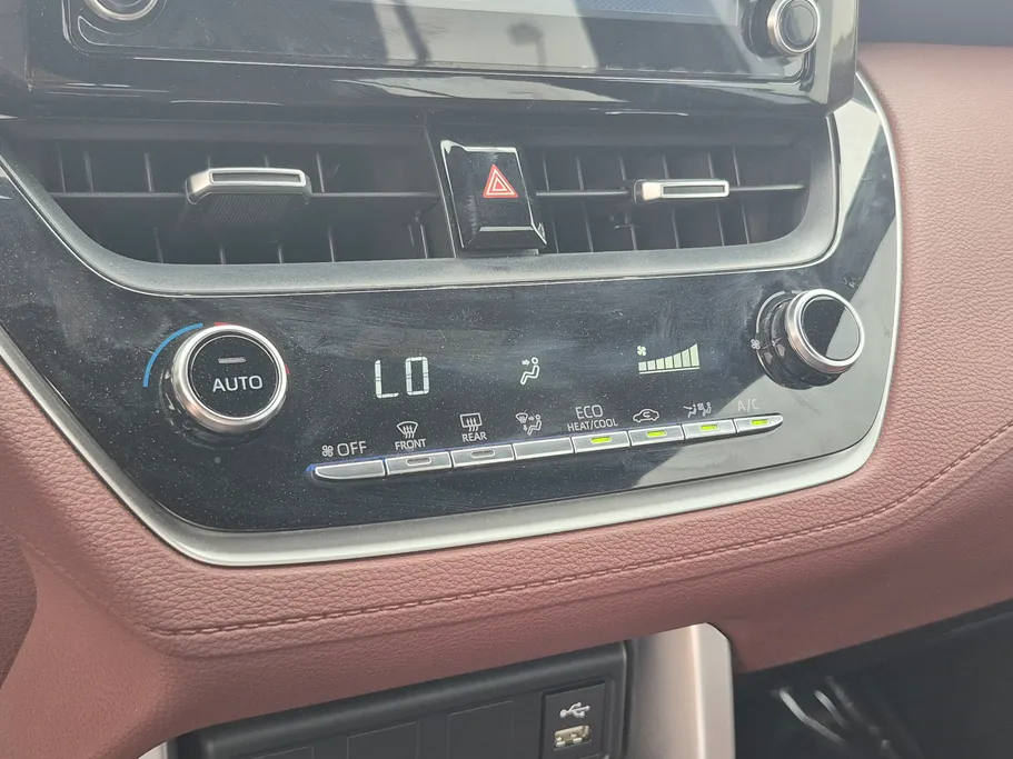 2024 Toyota Corolla Cross XLE HEV 